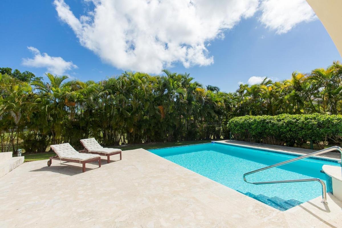 Stunning 4 Bedroom Luxury Villa *