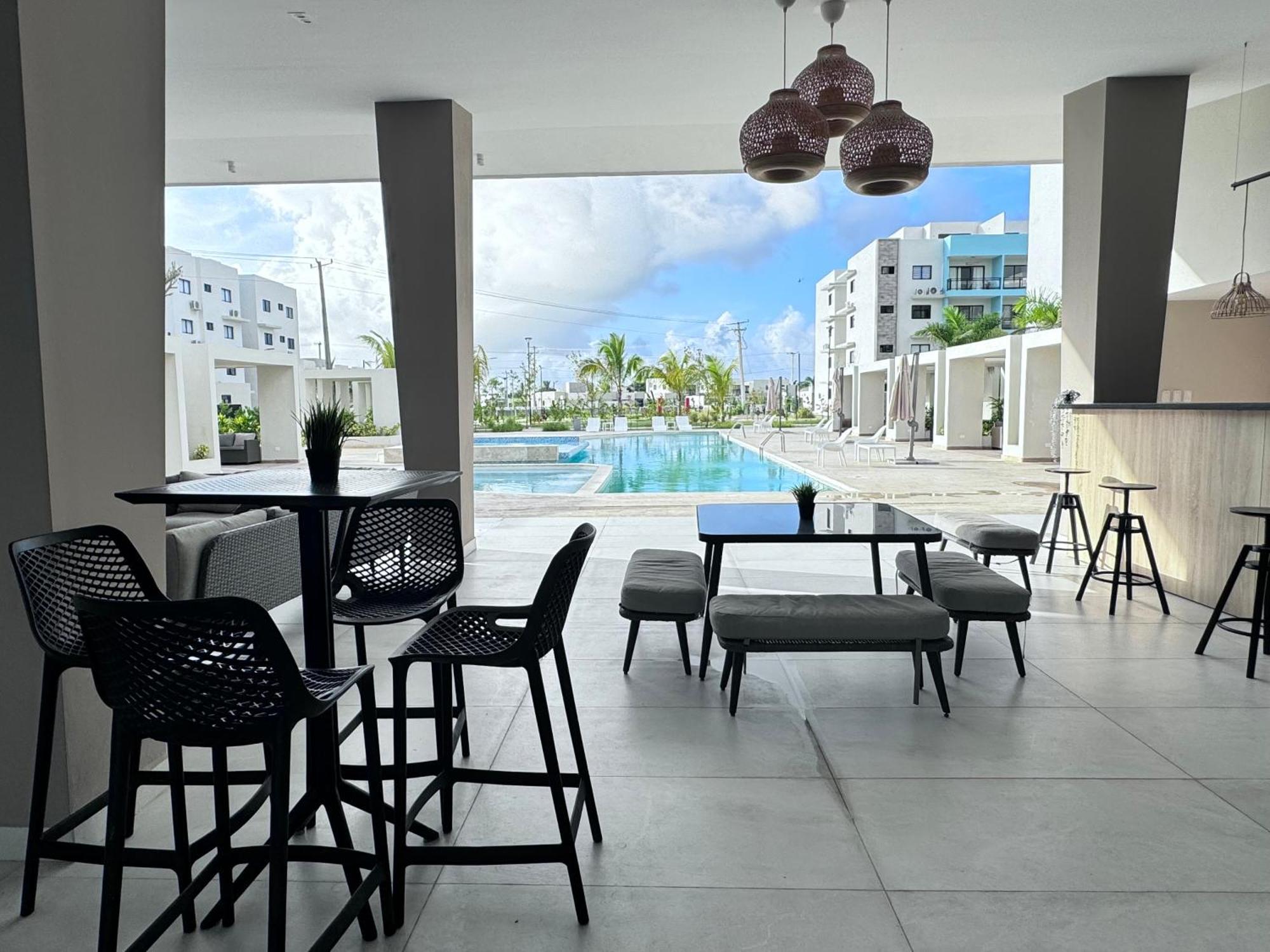 Con Piscinas Y Amenidades In Punta Cana