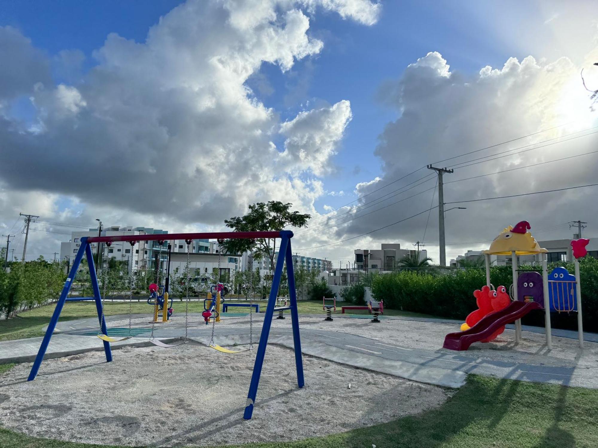 Con Piscinas Y Amenidades In Punta Cana