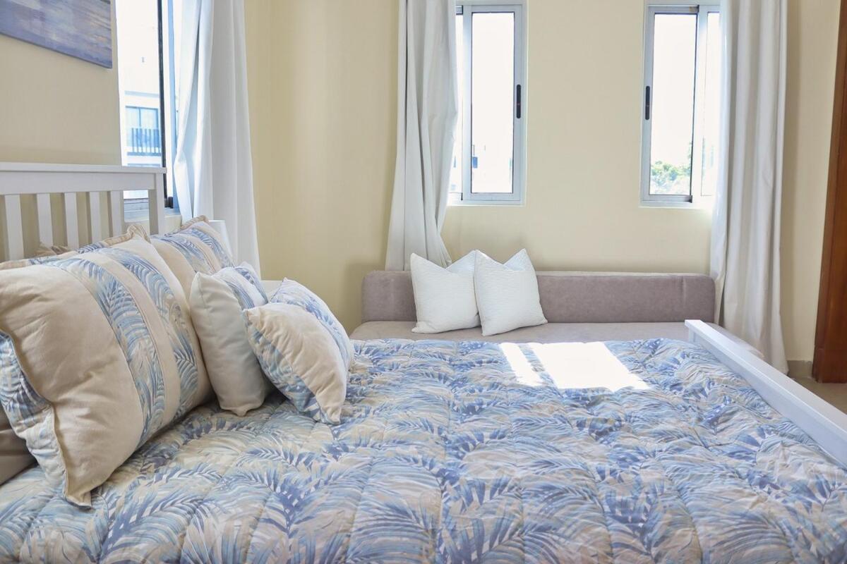 Charming Tsi With Spacious Interior