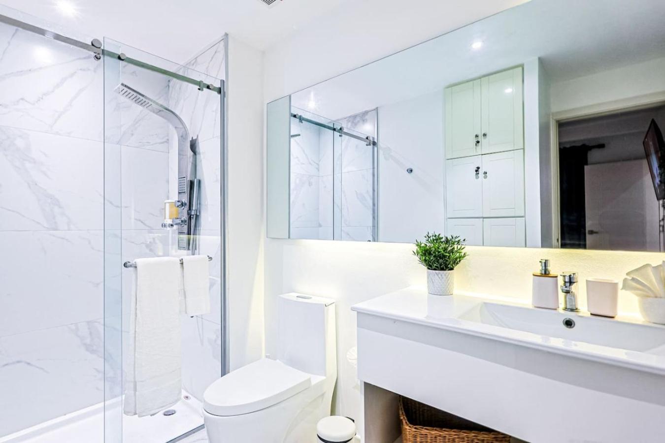 Cozy Hideaway Apt, Jacuzzi Apartamento