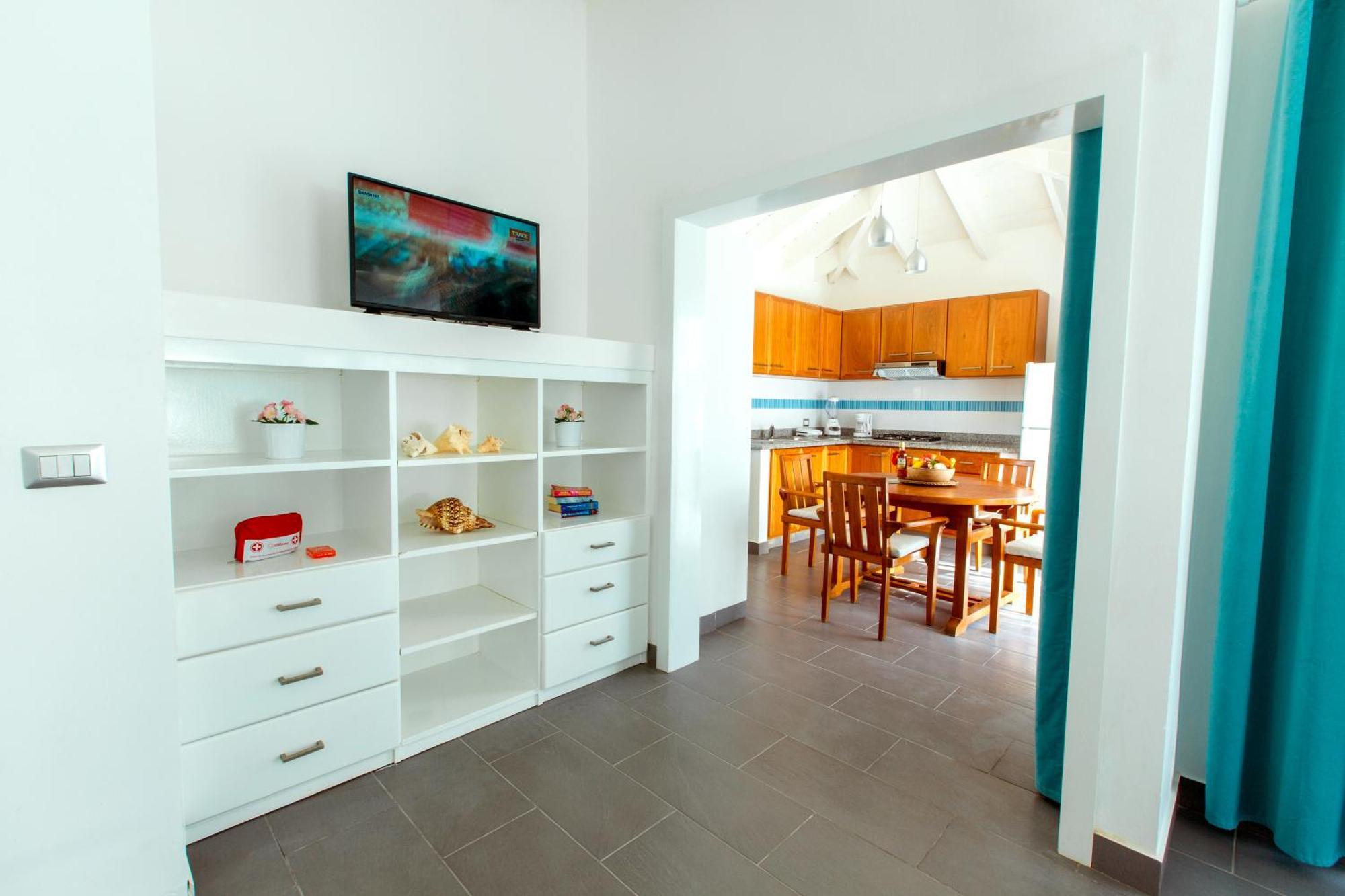 Aventura Tropical - And - Playa Corales Hotel