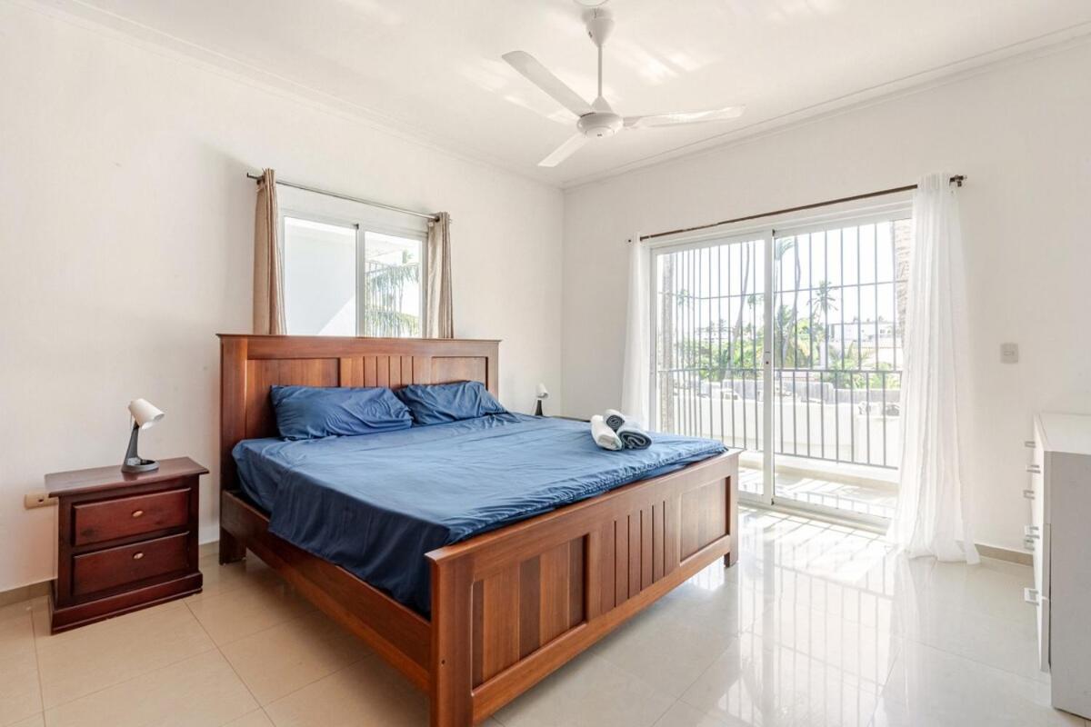 King Size Bed With Pool - Beachside 2 Bedroom Apartamento Punta Cana