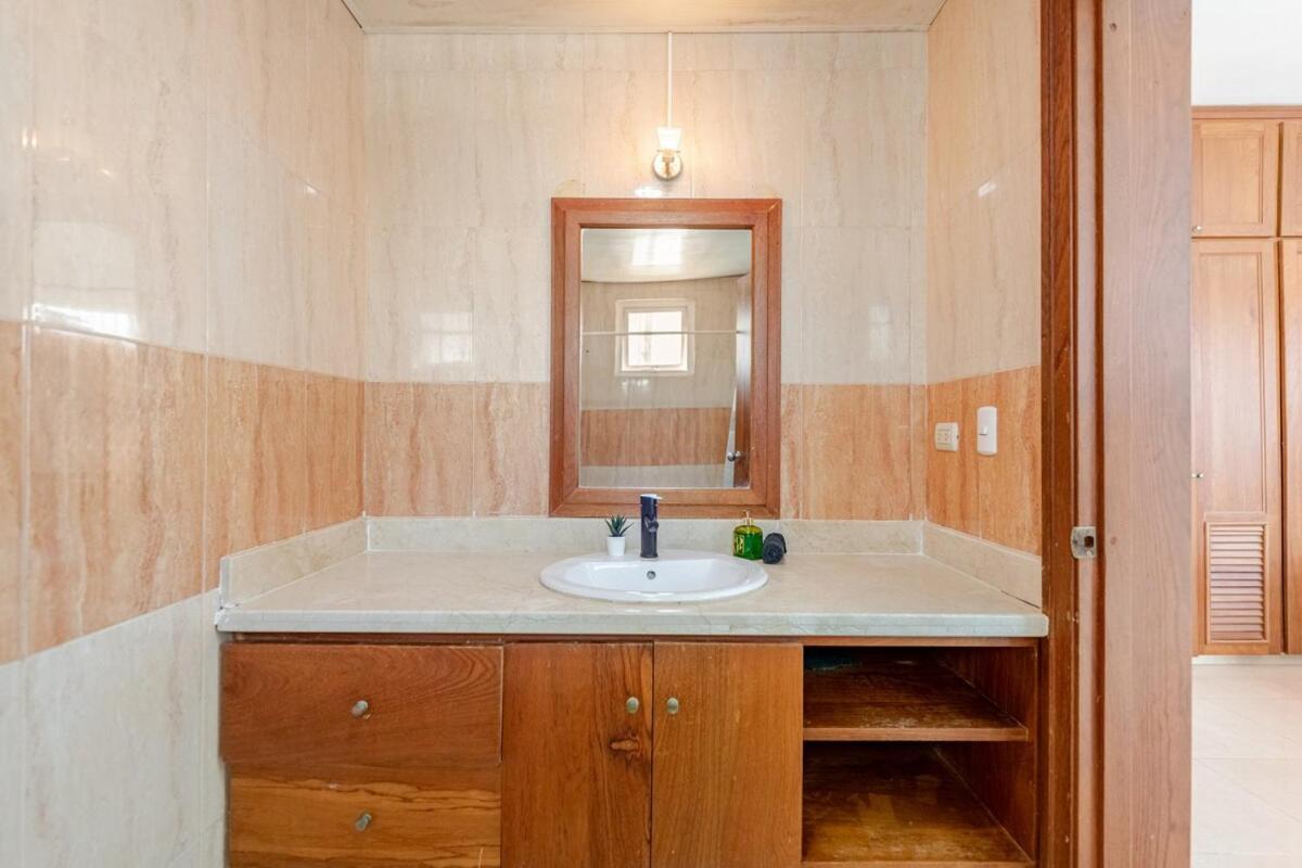 Apartamento King Size Bed With Pool - Beachside 2 Bedroom *