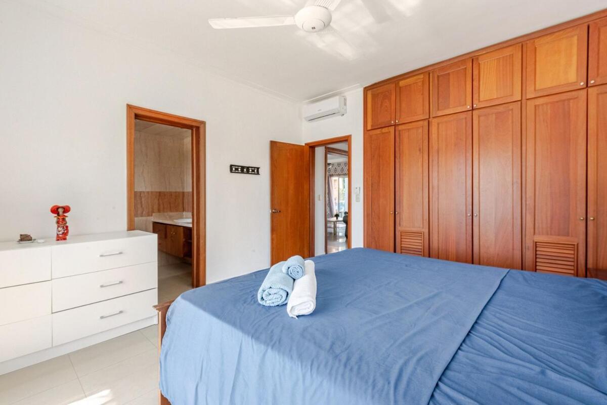 King Size Bed With Pool - Beachside 2 Bedroom *