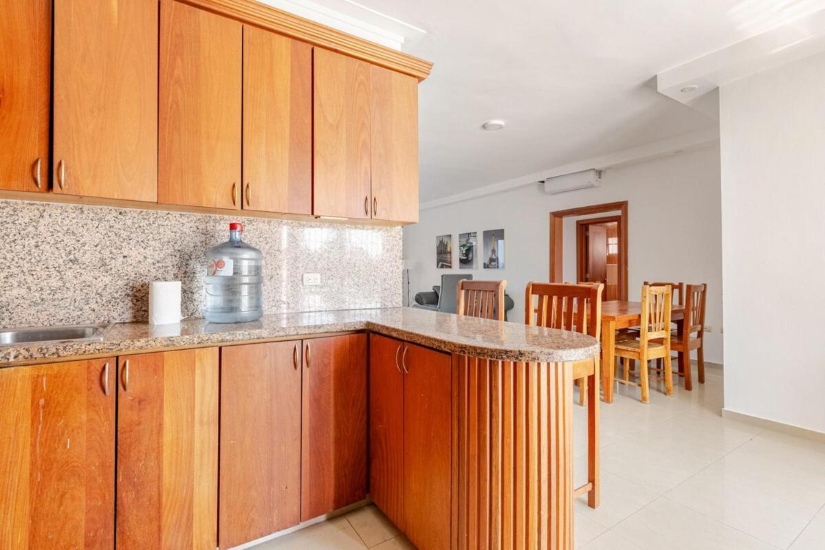 King Size Bed With Pool - Beachside 2 Bedroom