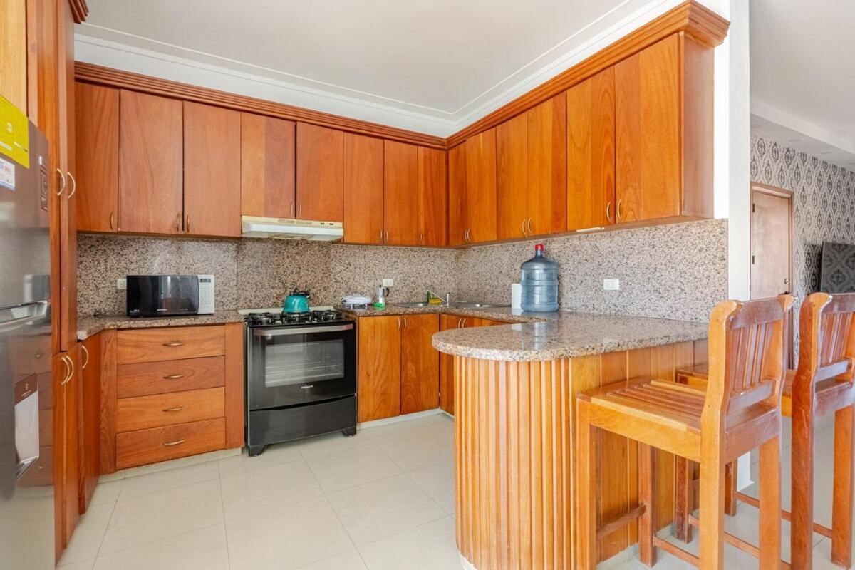 King Size Bed With Pool - Beachside 2 Bedroom