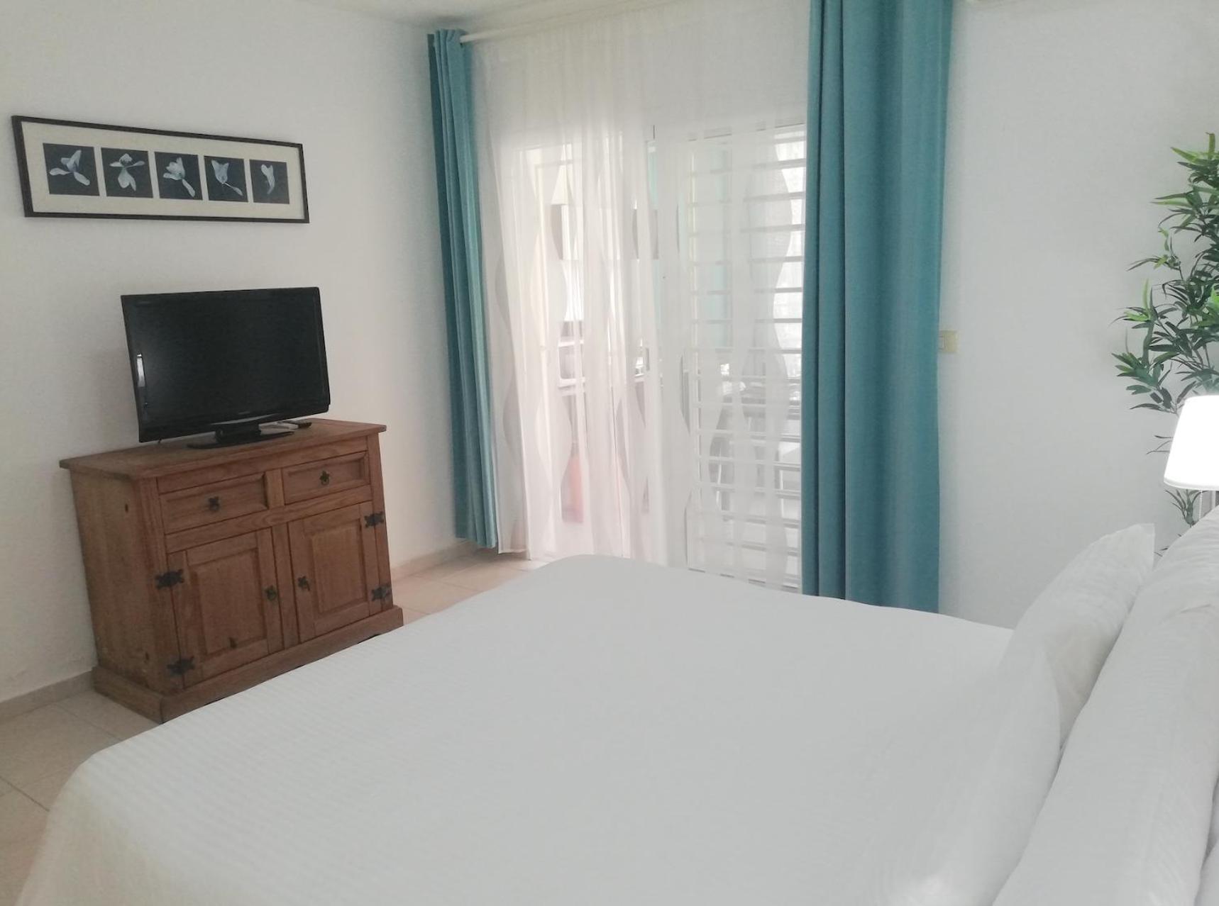 Sunny With Rooftop Pool And - Playa Corales