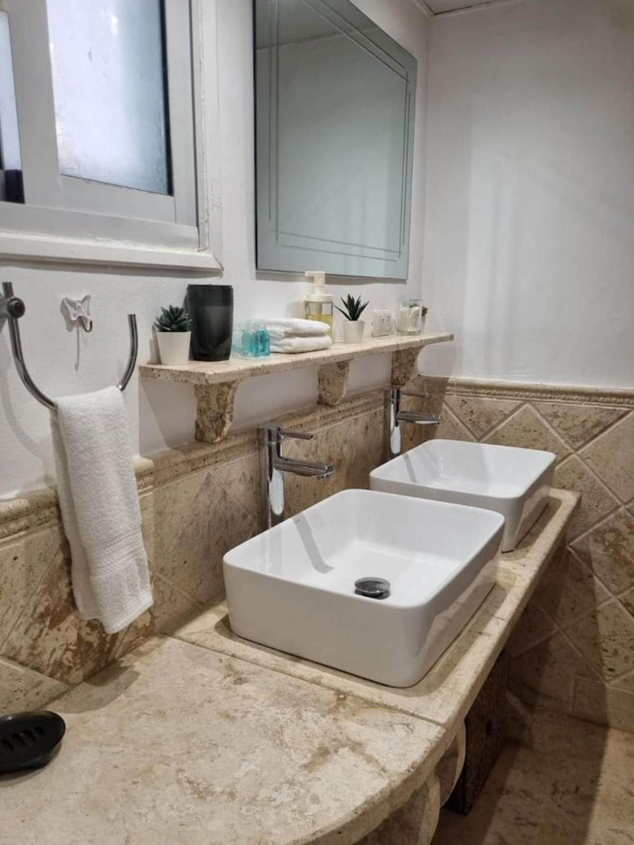 Beachfront 1br Escape - Stunning Views - Dr Paradise Сasa de vacaciones *