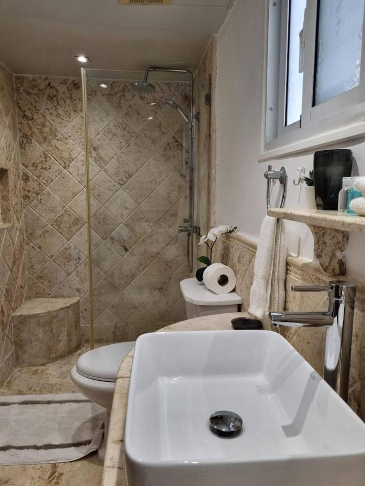 Сasa de vacaciones Beachfront 1br Escape - Stunning Views - Dr Paradise *
