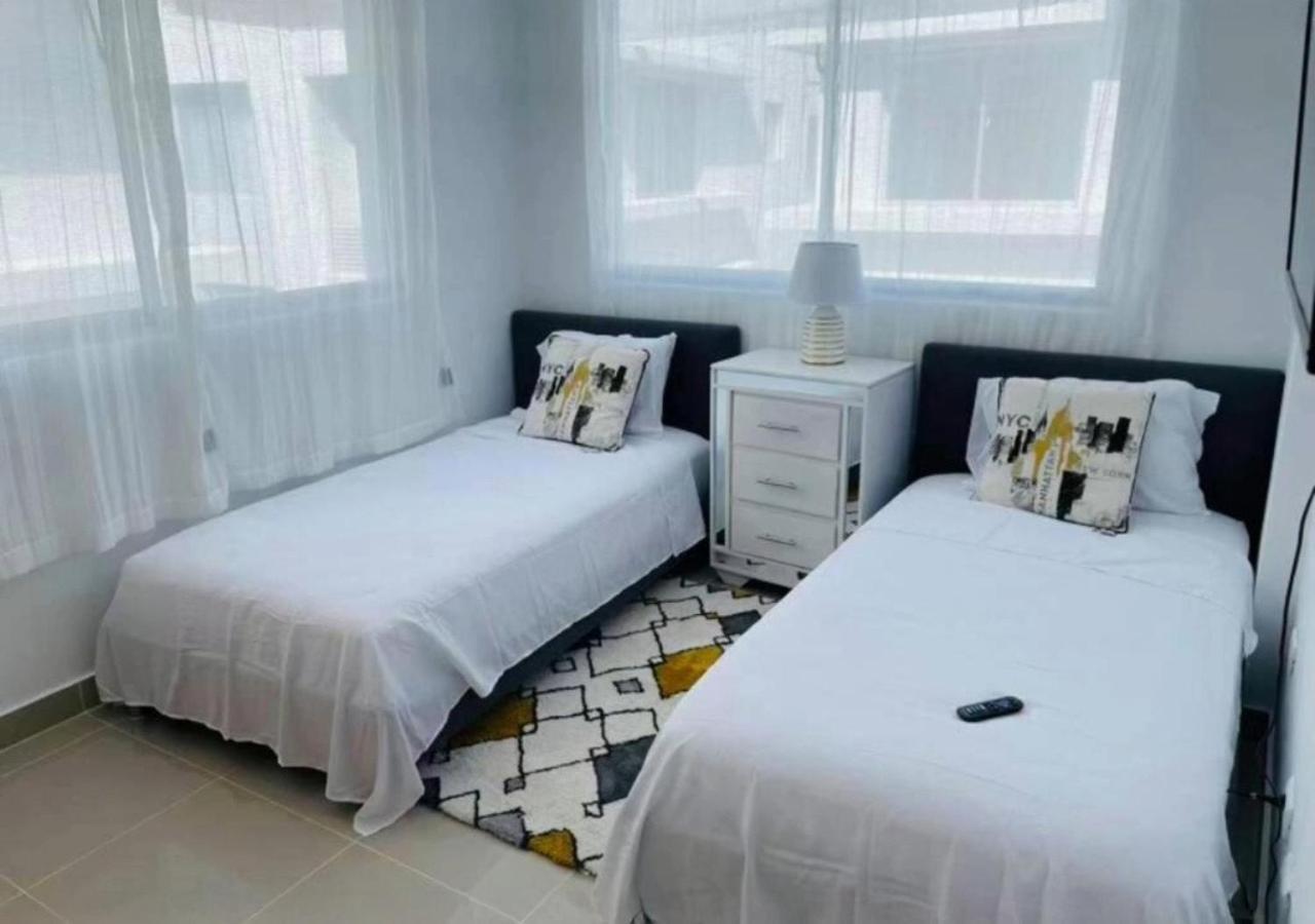 Apartment Luxurious & Modern At G44 In *