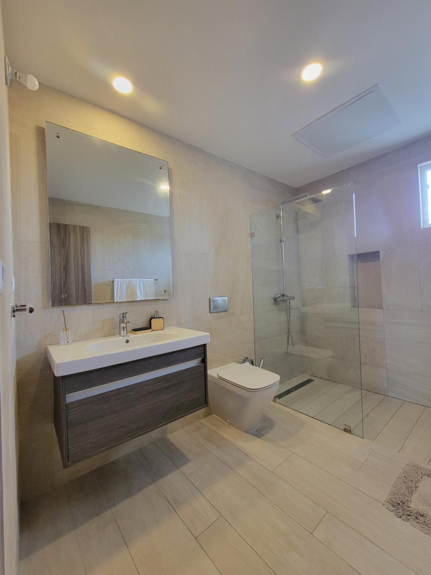 Modern 2bdr - Pool & Golf View