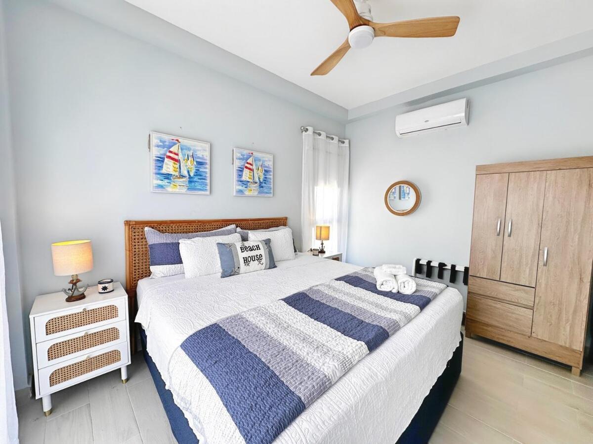 Tropical King Bed Artificial And Golf Course