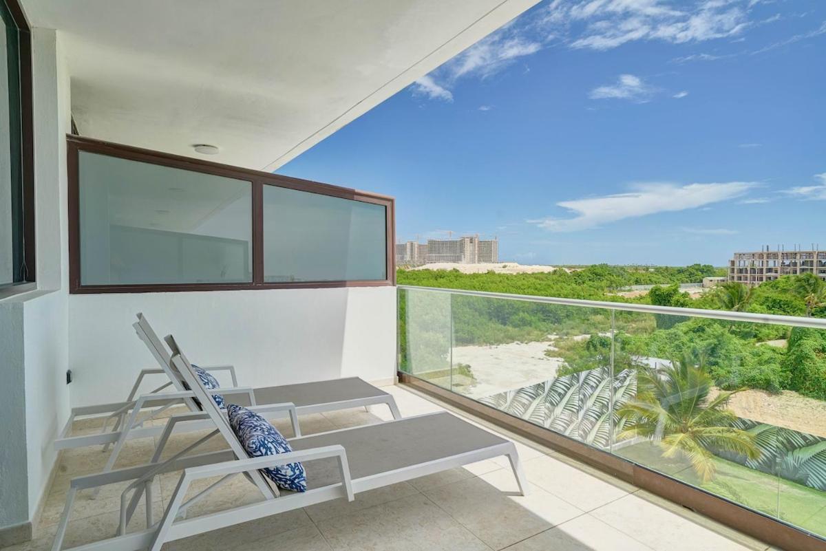 Luxury With Beach, Golf, Pool, Casino And *