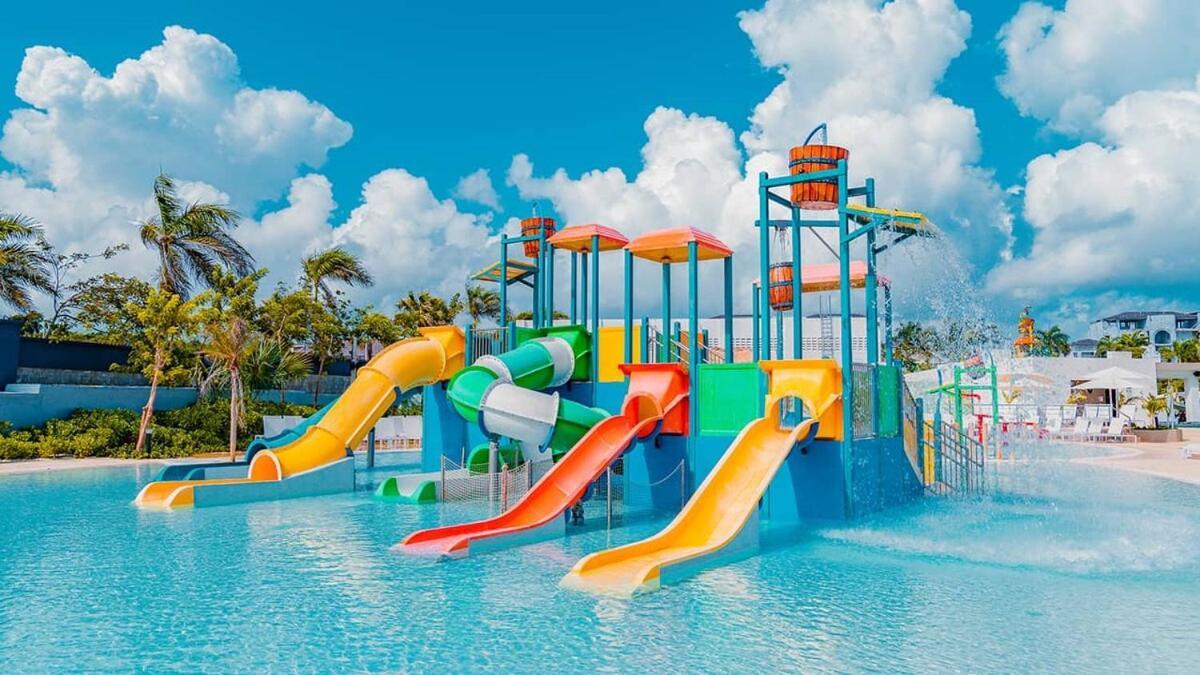 Luxury With Beach, Golf, Pool, Casino And