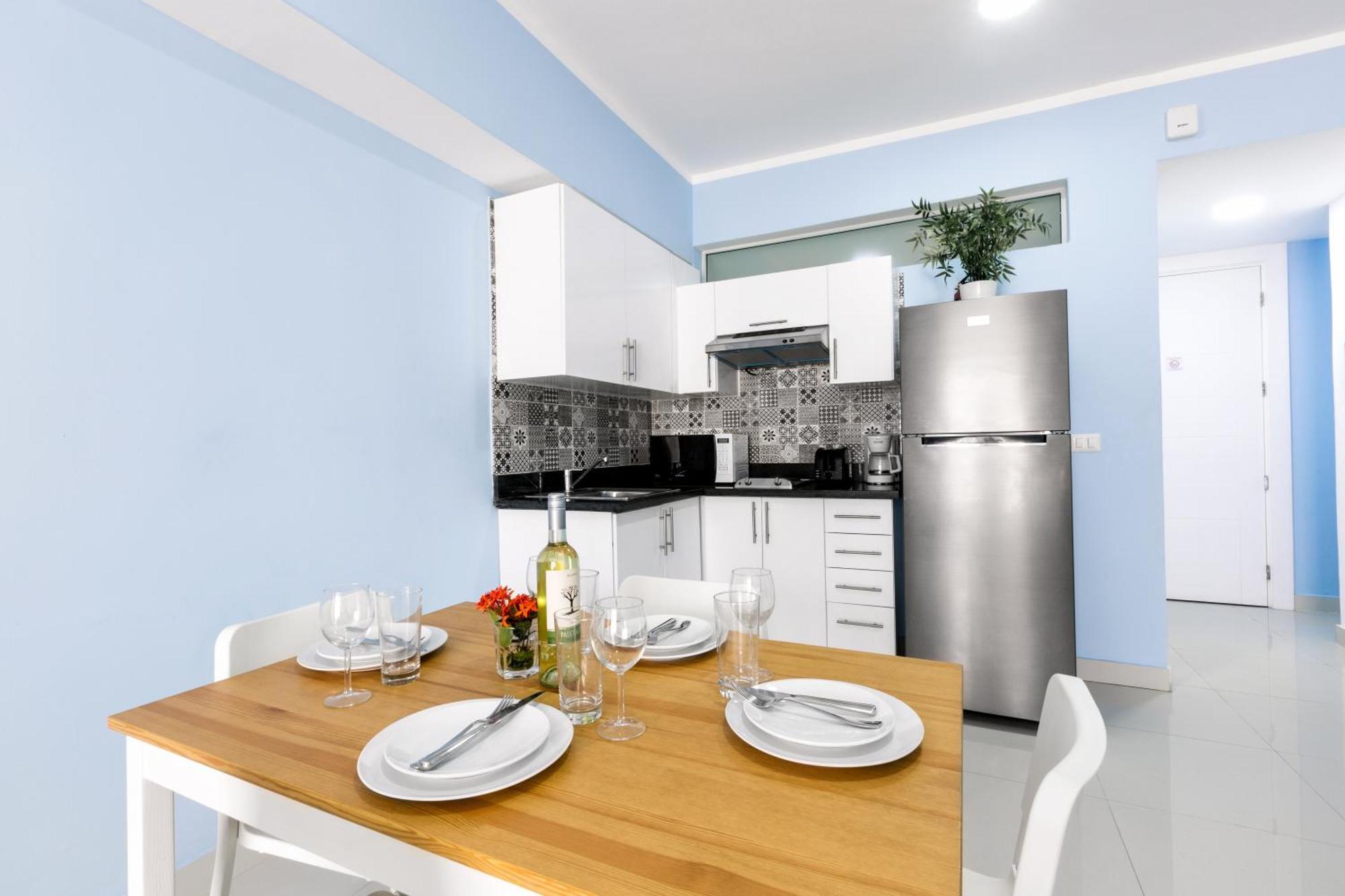 Serenara Studios And Suites - Los Corales Beach - Great Location With Many Restaurants Apartahotel