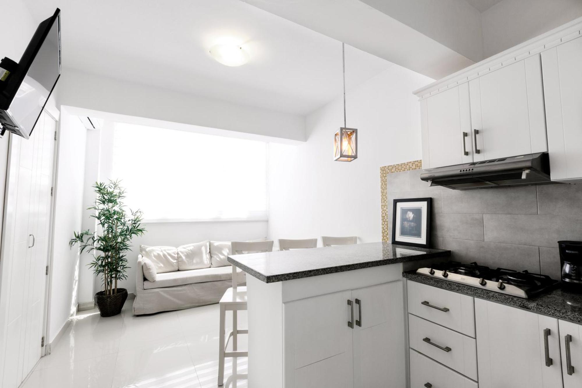 Serenara Studios And Suites - Los Corales Beach - Great Location With Many Restaurants Apartahotel *