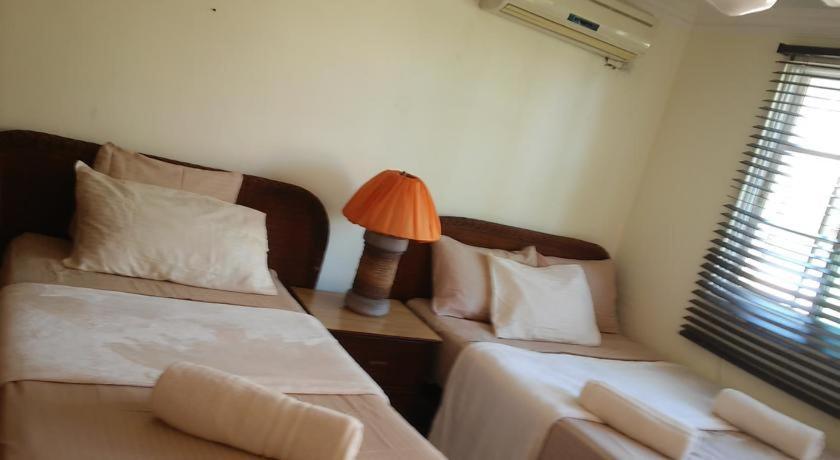 Larimar Beach Bed and breakfast *
