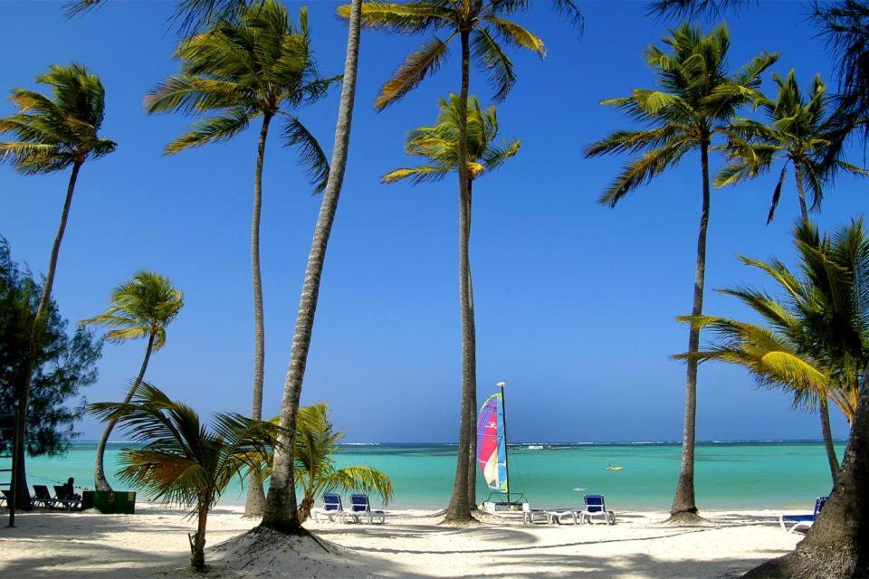 Larimar Beach Bed and breakfast *