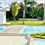 Luxury Apartment With Pool And Golf View