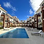 Spacious 1 Bedroom Apartment Near The Beach