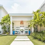 Luxury Lakefront Vacation Paradise!