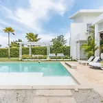 Luxury Lakefront Vacation Paradise!