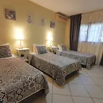 Tropicana Suites Deluxe Beach Club And Pool - Playa Los Corales