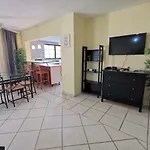 Tropicana Suites Deluxe Beach Club And Pool - Playa Los Corales