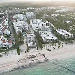 Tropical Deluxe 2 Bedroom Unit With Jacuzzi