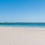 Primer Piso Con Piscina Y Cerca De La Playa