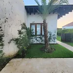 Elegante Villa Privada De 4 Dormitorios Con Piscina Y Jacuzzi