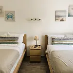 Beauty 2 Bed Apartment Pool Views Arena Village.