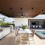 Elegante Villa Privada De 4 Dormitorios Con Piscina Y Jacuzzi