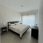 3 Bedroom With Beach And Pool!