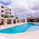 V01: Poolside Fun & Bbq For Families