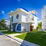 Relaxing 3-Bedroom Villa With Pool & Rooftop Jacuzzi In A Secluded Setting