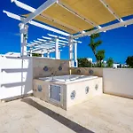 Relaxing 3-Bedroom Villa With Pool & Rooftop Jacuzzi In A Secluded Setting