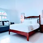 Rooftop, Pool View, Walk To Beach, Dining, Shops