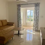 Spacious 1 Bedroom Appartment In Sunny Paradise