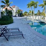 Spacious 1 Bedroom Appartment In Sunny Paradise