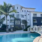 Spacious 1 Bedroom Appartment In Sunny Paradise