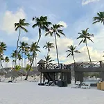 Sol Caribe Suites And Studios With Tropical Pool - Los Corales Beach