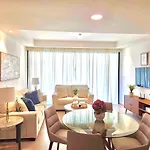 Modern 2Br With Golf View, Pool Front Oasis