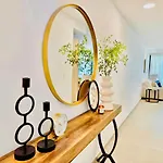 Modern 2Br With Golf View, Pool Front Oasis