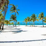 Alojamiento Familiar En Punta Cana Con Piscina
