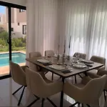 Villa Familiar Con Piscina En Vistacana