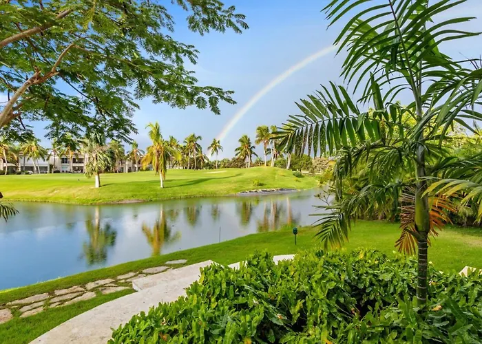 Golf & Lakeview Condo Near Beach