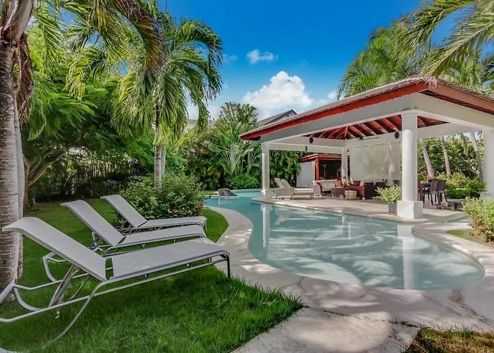 Beautiful Villa With Pool, Gym & Maid