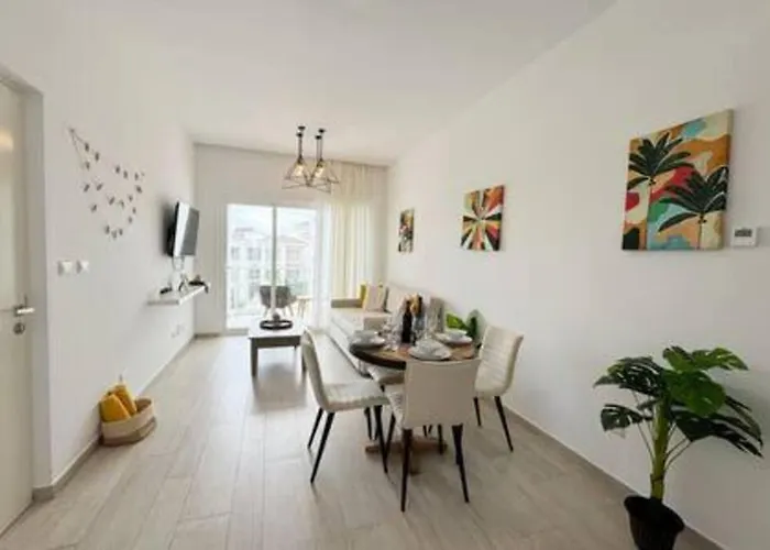 Cozy And Modern Apartment With Pool And Golf View